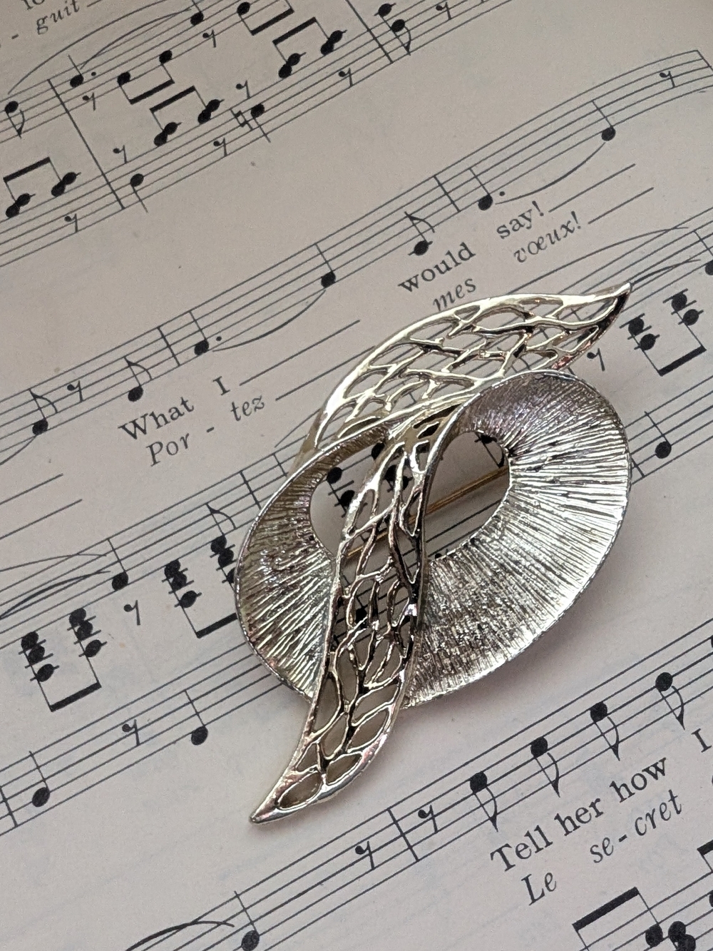 Silver Tone Leaf Swirl Brooch - Picture 3 of 8
